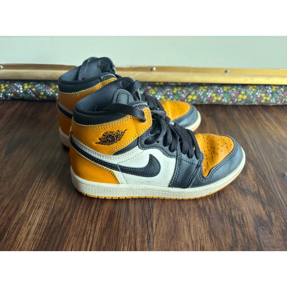 Nike jordan hightops youth 2 shoe